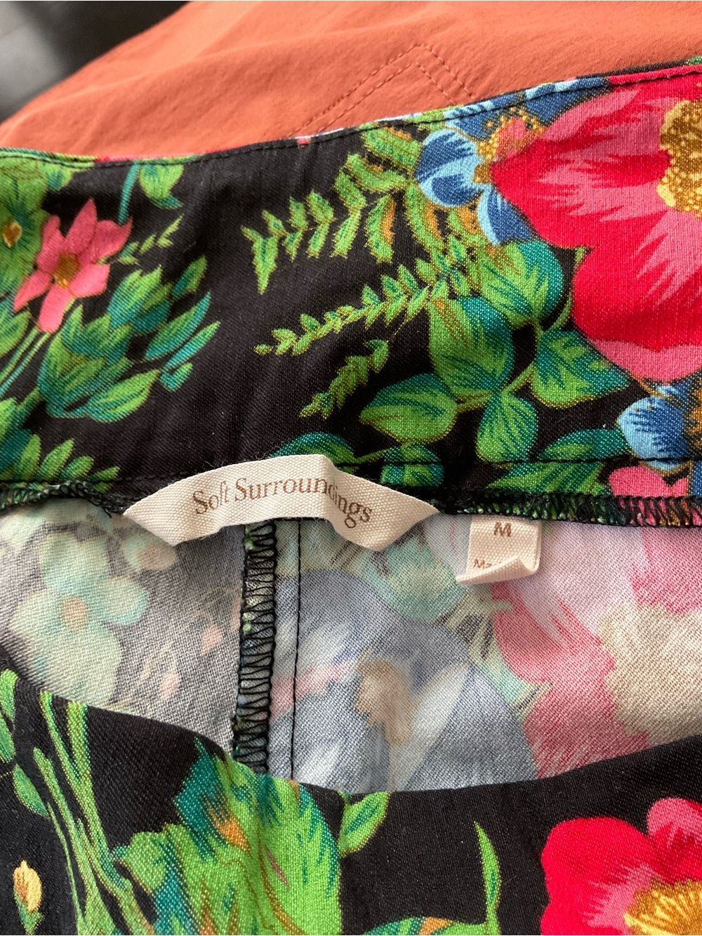 Soft Surroundings floral cropped pants size medium - Picture 2 of 2